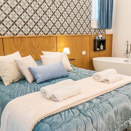 فافارا Community Rooms & Wine المظهر الخارجي الصورة