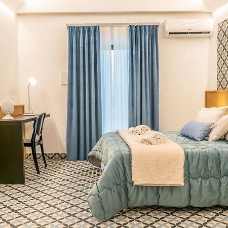 فافارا Community Rooms & Wine المظهر الخارجي الصورة