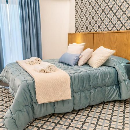 فافارا Community Rooms & Wine المظهر الخارجي الصورة