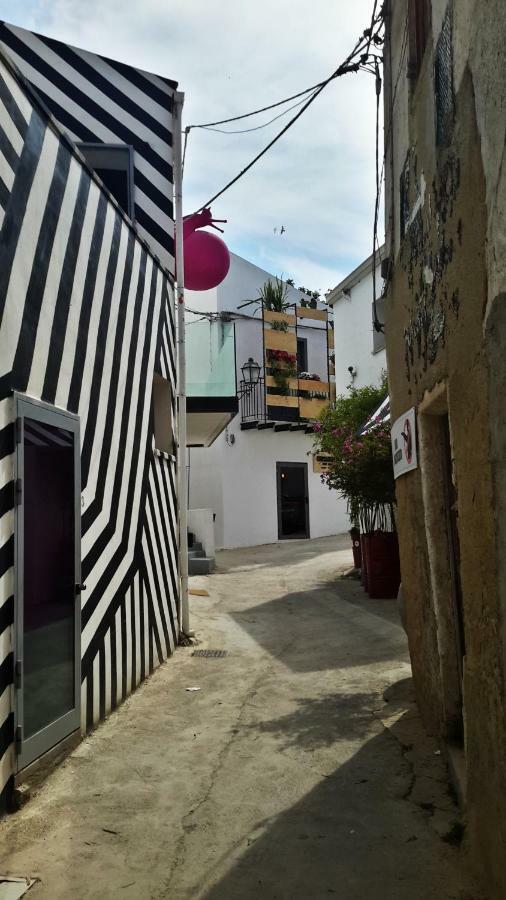 فافارا Community Rooms & Wine المظهر الخارجي الصورة